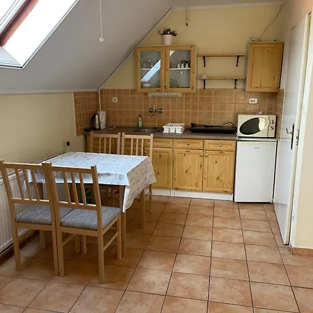 Δωμάτια σε οικογενειακή κατοικία Leitner Haz Balatongyörök